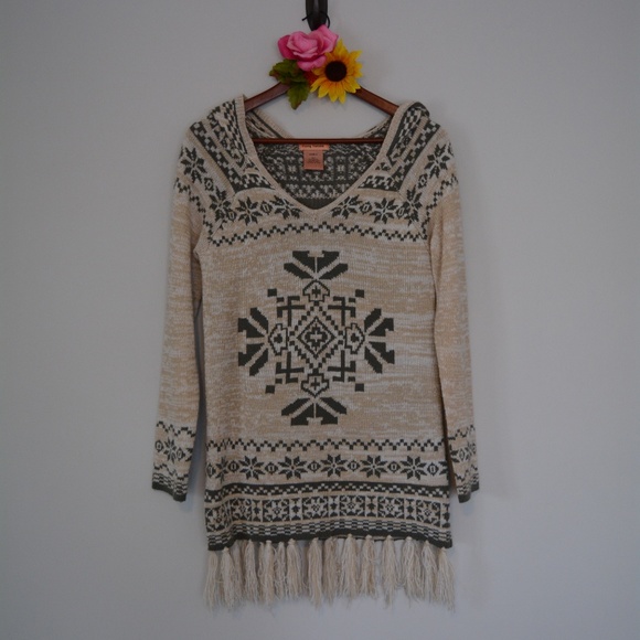 Women's Flying Tomato Fringe Hoodie Sweater - Picture 4 of 7